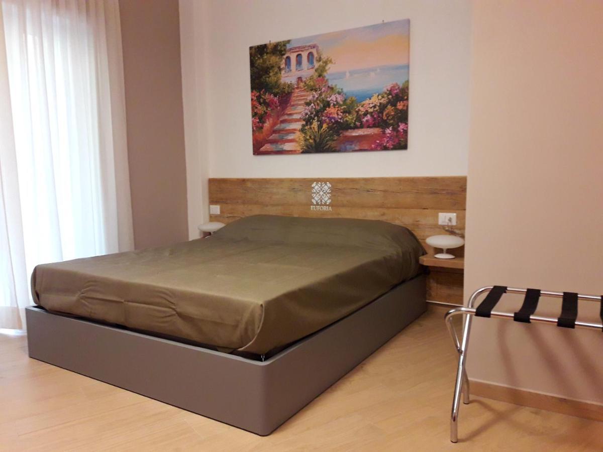 Euforia - Tre Sedi - Three Locations 2* Neapel