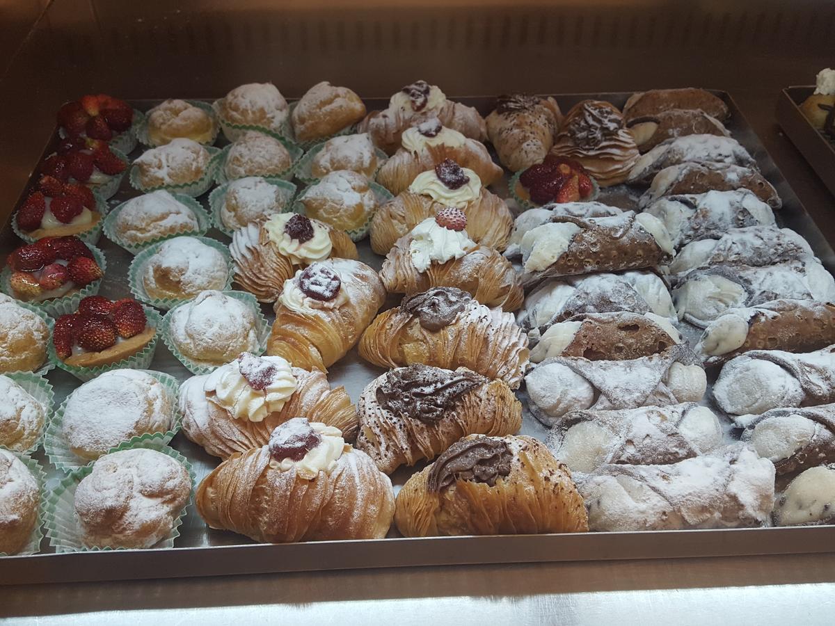 Euforia - Tre Sedi - Three Locations Couette-café Naples